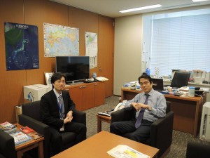 20150427 田中茂議員(議員会館にて)